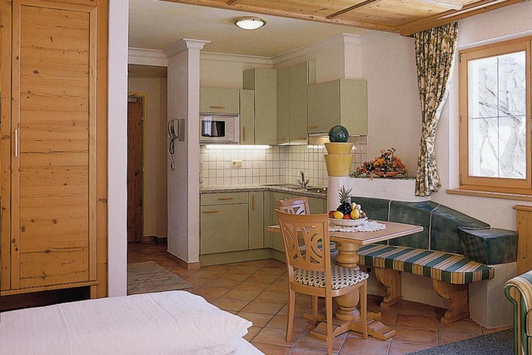Private kitchen 2, Cosy Flat With Balcony or Terrace, Landeck