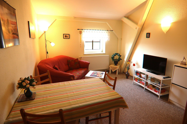Living room 4, Inviting Apartment in Wendelstorf With Communal Garden, Rostock