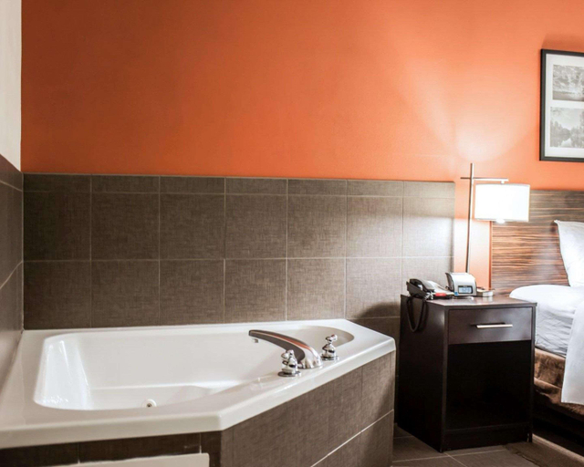 Bathroom, Sleep Inn & Suites Fort Campbell, Christian