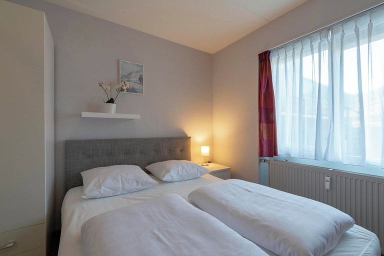 Bedroom 2, Beach Apartment 5 for 4 guests in Callanstoog, Zijpe