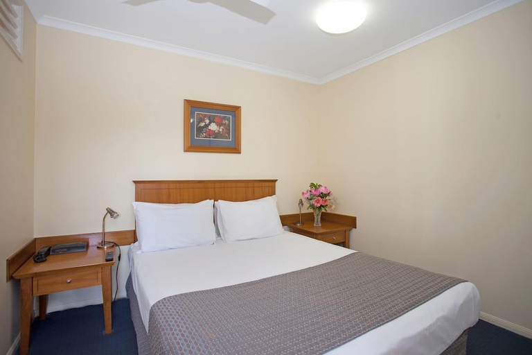 Bedroom 3, Windmill Motel & Events Centre, Mackay - Pt A