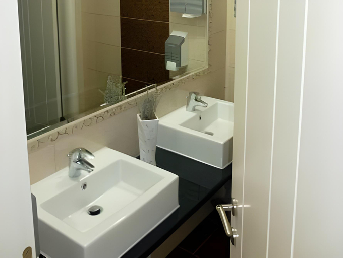 Bathroom 4, Hotel Dina, Herzegovina-Neretva