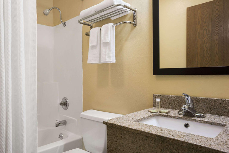 Bathroom 4, Super 8 by Wyndham Mattoon, Coles