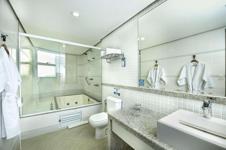 Bathroom 5, Comfort Suites Macae, Macaé