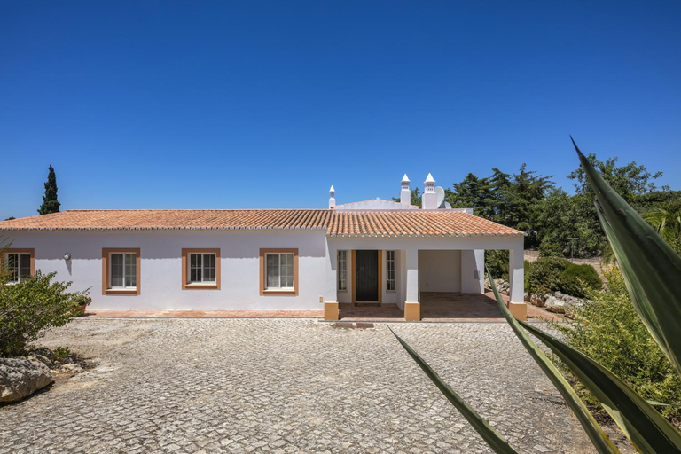 Exterior view, Casa Teresa, Lagoa