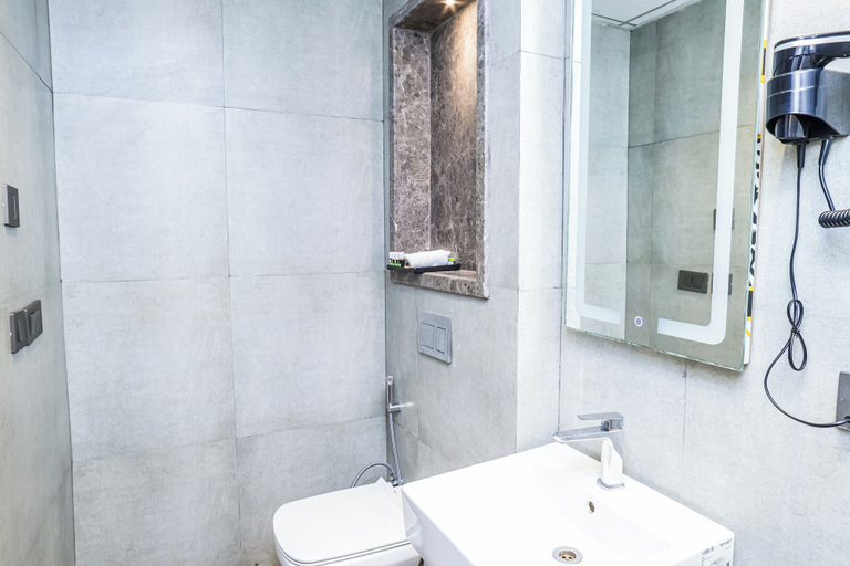 Bathroom 3, Livbox Hotel at Supernova, Gautam Buddha Nagar