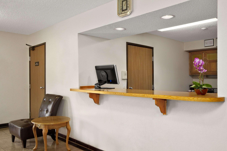Public Area 2, Super 8 by Wyndham Williams Lake, Cariboo