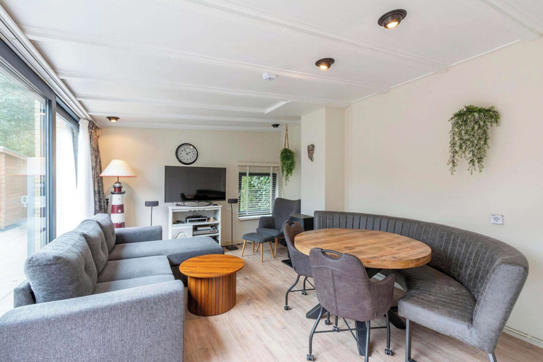 Others 5, Bungalow Near Sint Maartenszee Beach, Zijpe