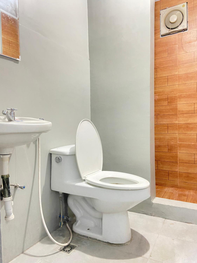 Bathroom 2, Lime Lite Manila, Makati City