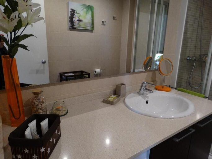 Bathroom 3, Feel at Sants Apartments, Barcelona