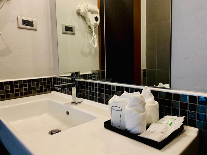 Bathroom 4, Comet Hotel Surat Thani, Muang Surat Thani