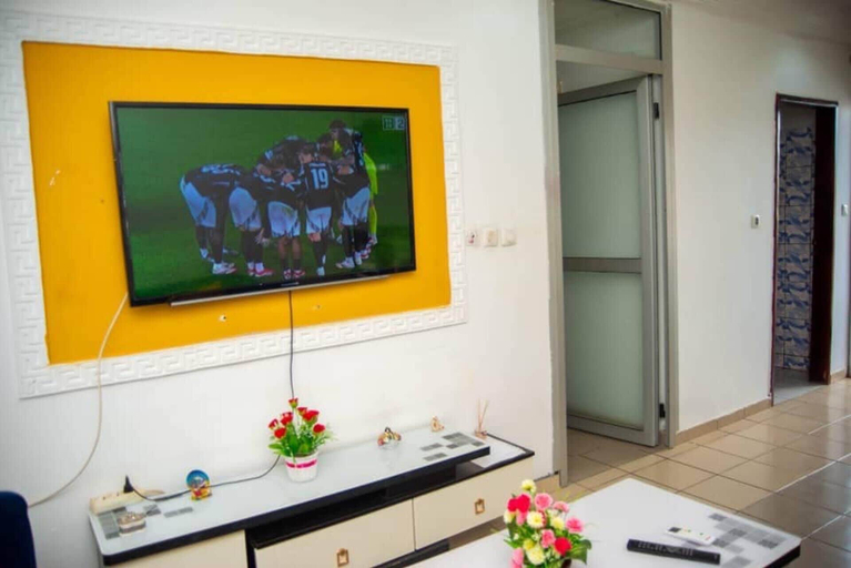 Interior 2, 2 Bed Apt Sleeps 5 - Wifi, Parking, Balcony, Wouri