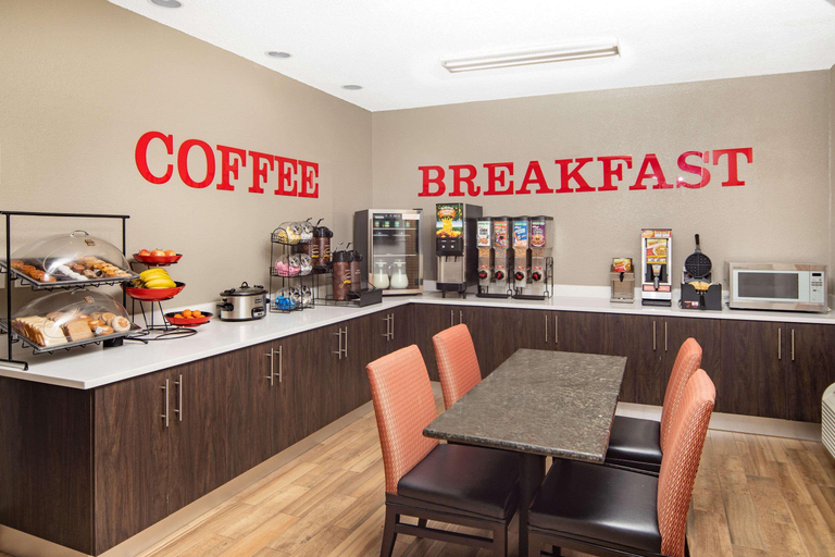 Food & Drinks 5, Ramada Limited Suites Alpharetta, Fulton