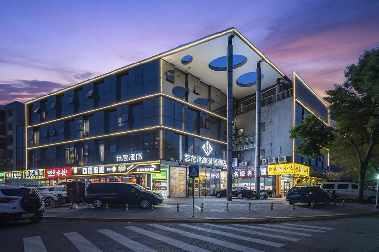 Exterior & Views
