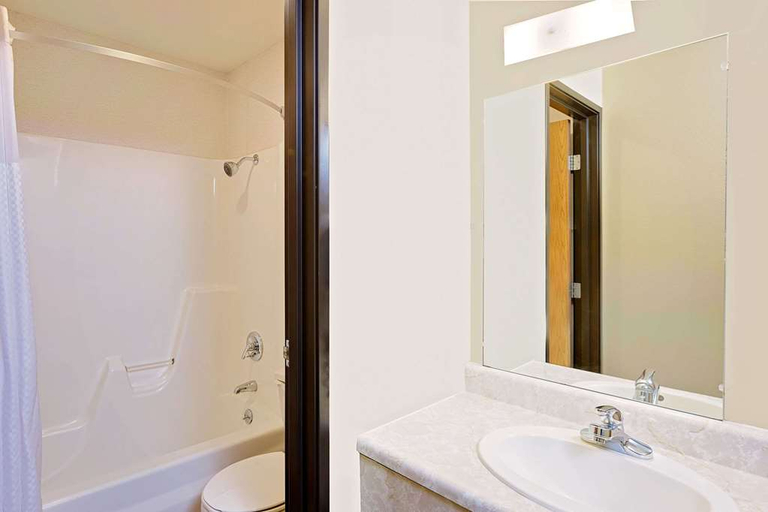 Bathroom 5, Americas Best Value Inn Onawa, Monona