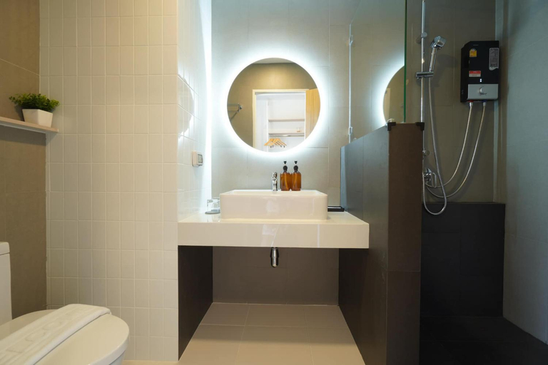 Bathroom 3, Alto Hotel M, Mae Sot