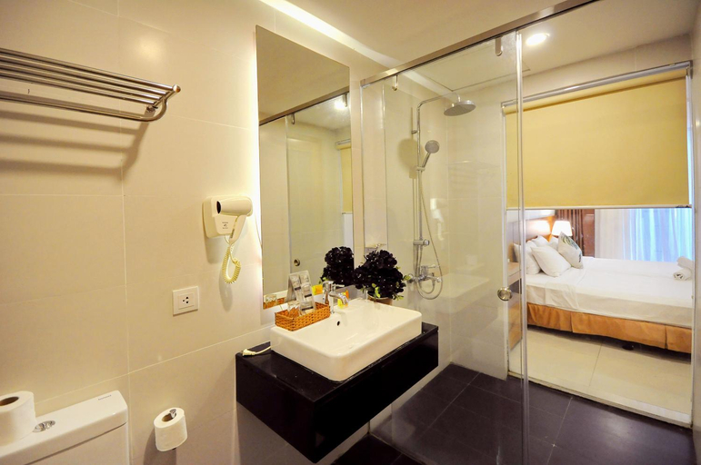 Bathroom 5, Holi Beach Hotel and Apartments, Nha Trang