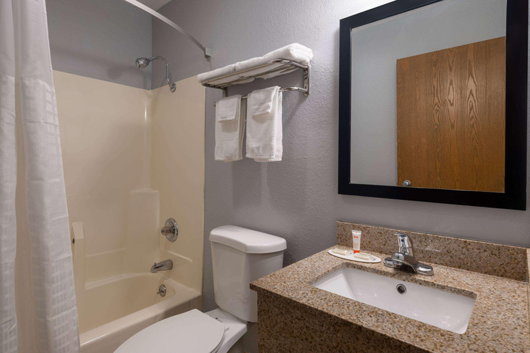 Bathroom 4, Super 8 by Wyndham Mattoon, Coles