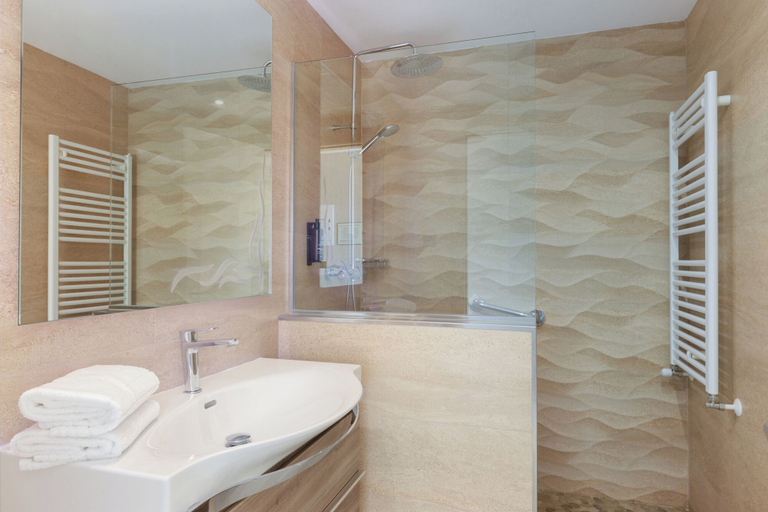 Bathroom 5, Pedro I de Aragon, Huesca