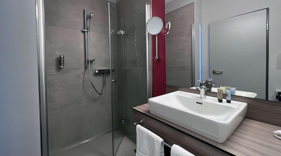 Bathroom 4, MEDIAN Hotel Hannover-Lehrte, Region Hannover