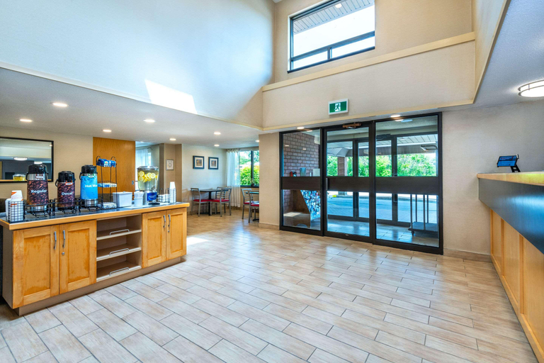 Public Area 2, Comfort Inn Hwy 401 - Kingston, Frontenac