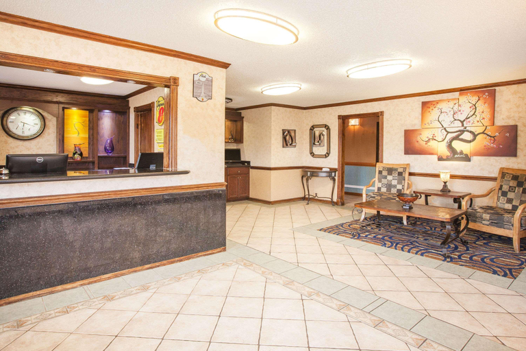 Public Area, Super 8 by Wyndham Van Buren/Ft. Smith Area, Crawford