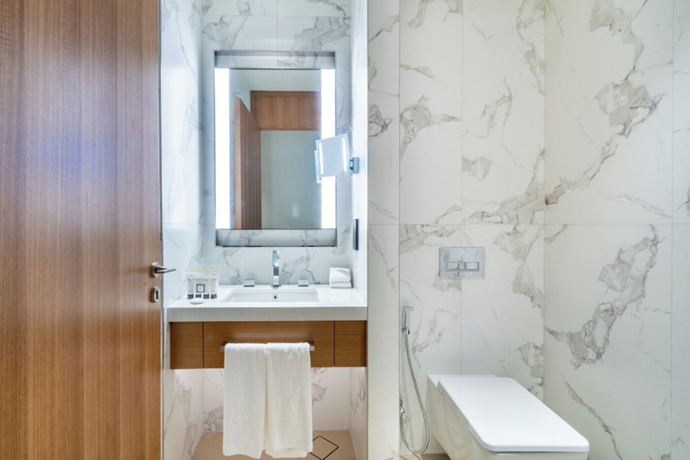 Bathroom 5, Sky Symphony 3BR Address Opera by Meerak, Dubai