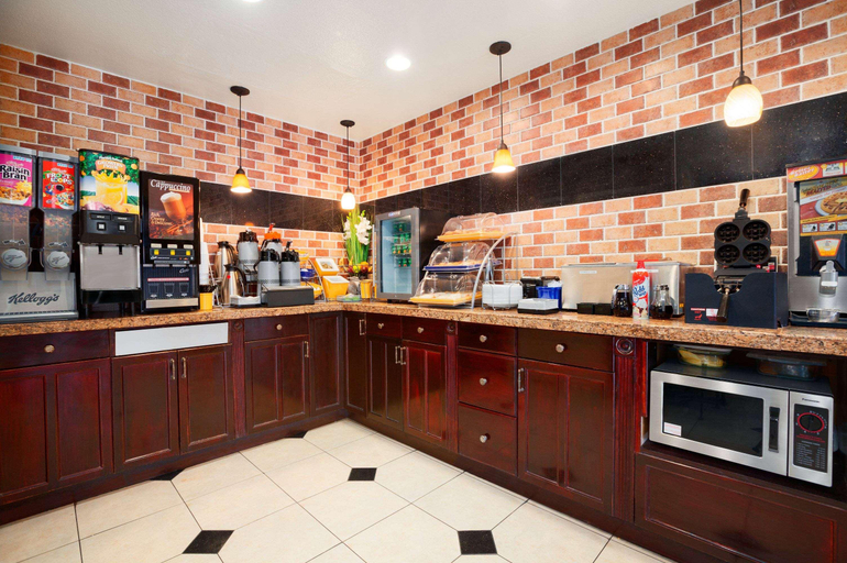 Food & Drinks 5, Days Inn by Wyndham Concord, Contra Costa