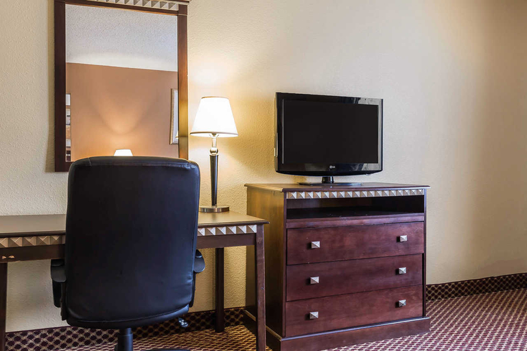 Bedroom 3, Quality Inn & Suites Bloomington I-55 And I-74, McLean