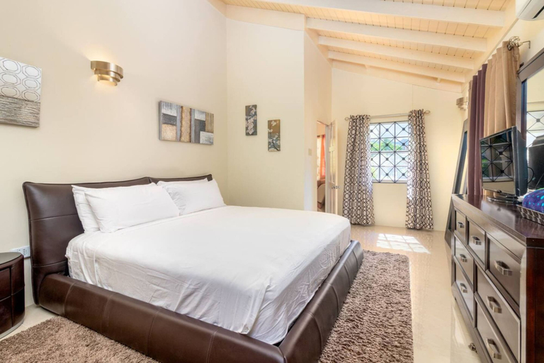 Bedroom 4, 5 Bedrmoasis Draxhall Pool Gym