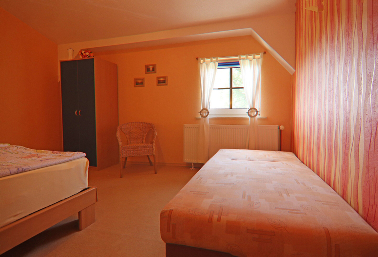 Room 5, Inviting Apartment in Wendelstorf With Communal Garden, Rostock