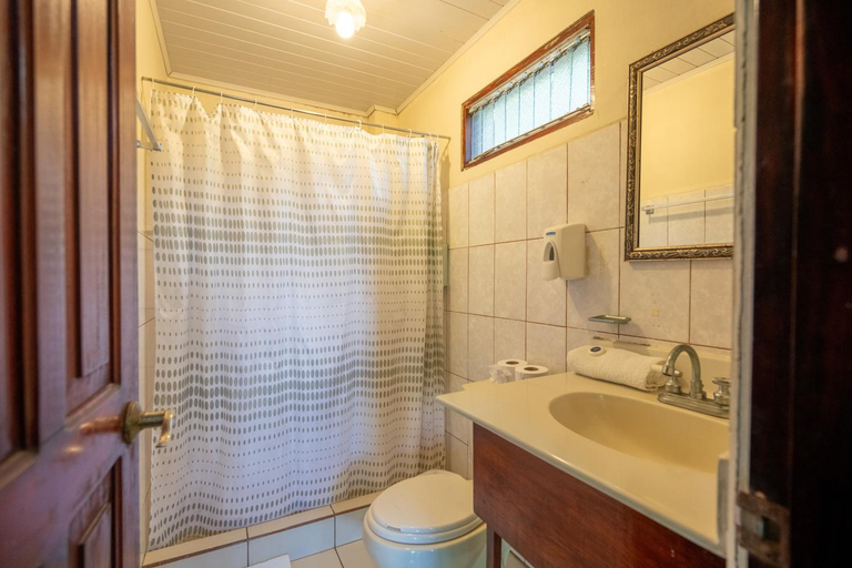Bathroom 3, Adventure Park & Hotel Vista Golfo, Montes de Oro