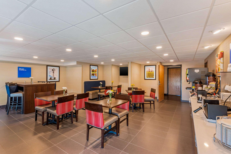 Food & Drinks 5, Comfort Inn & Suites Near Route 66, Logan