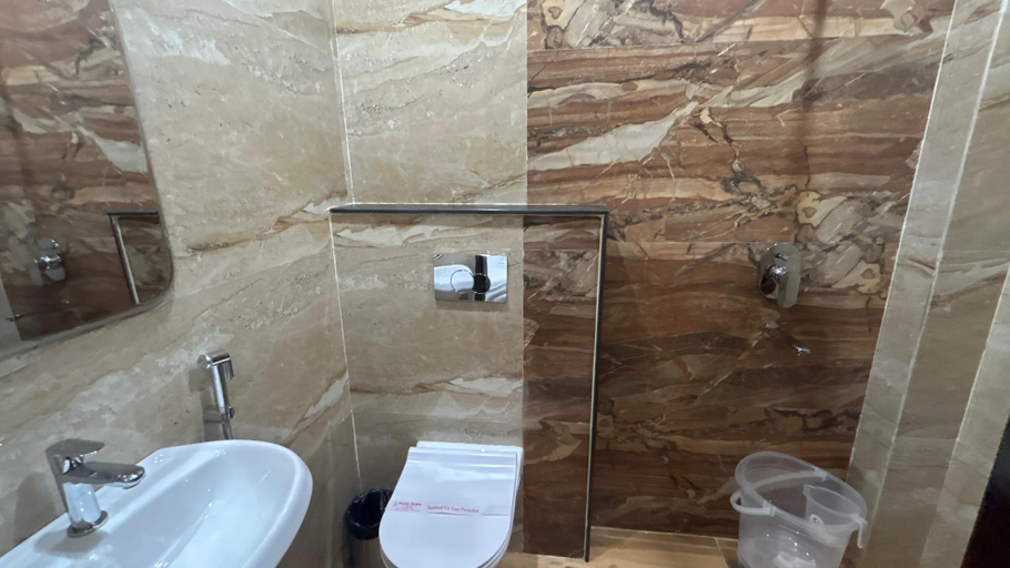 Bathroom 3, SANIDHYAM by HOTEL SAHU, Varanasi