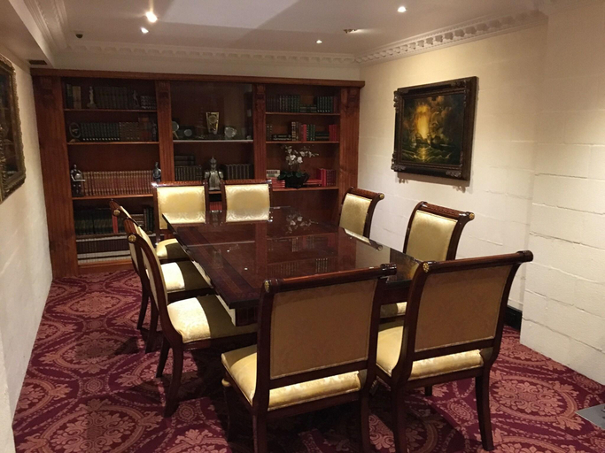 Business Facilities 5, Albury Manor House, Albury