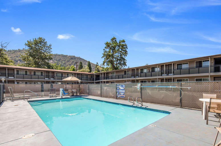 Sport & Beauty 5, Econo Lodge Inn & Suites, Siskiyou