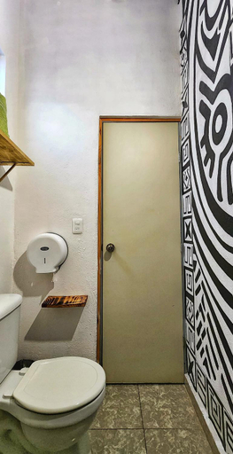 Bathroom 3, MESON AMELIA, Allende