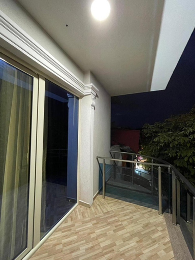 Others 5, Hotel Milano, Tiranës
