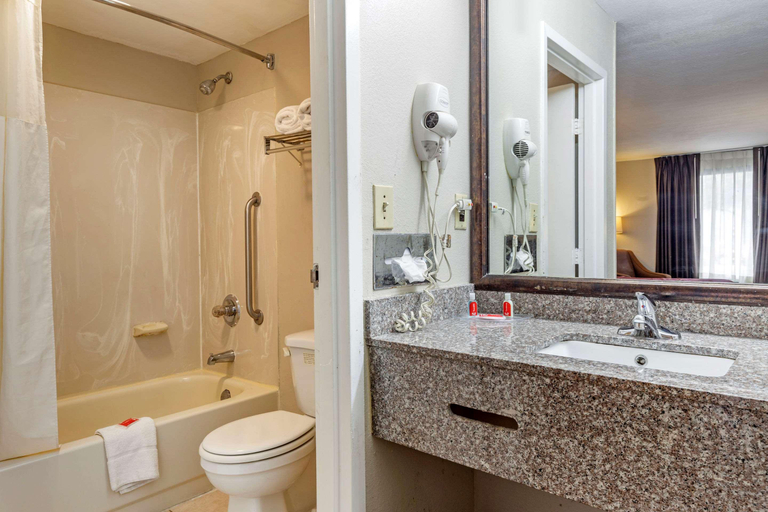 Bathroom 4, Quality Inn North North Charleston, Charleston