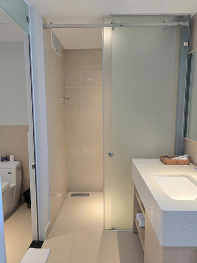 Bathroom 5, Luxury Deal at The Arena, Cam Lâm