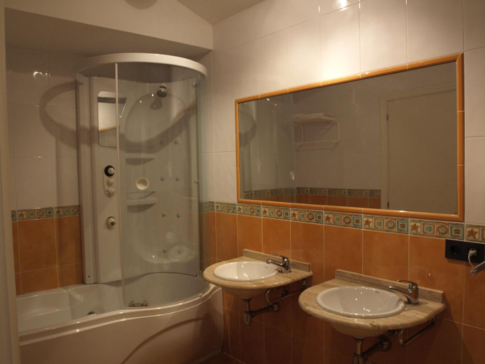 Bathroom 3, Hotel Lastres Miramar, Asturias
