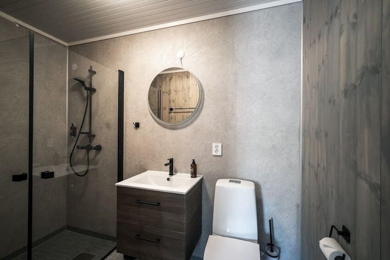 Bathroom 3, Ona Havstuer - by Classic Norway Hotels, Sandøy