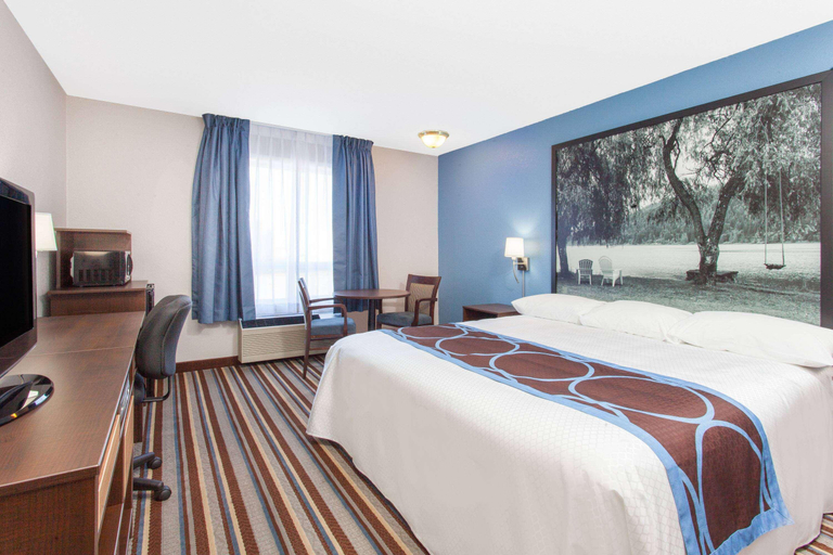 Bedroom 3, Super 8 by Wyndham Fort Frances, Rainy River