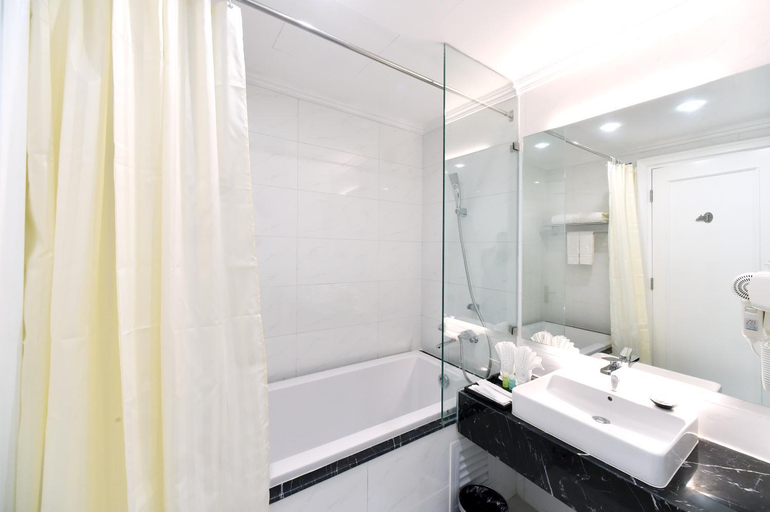 Bathroom 4, Garco Dragon Hotel 2, Long Biên