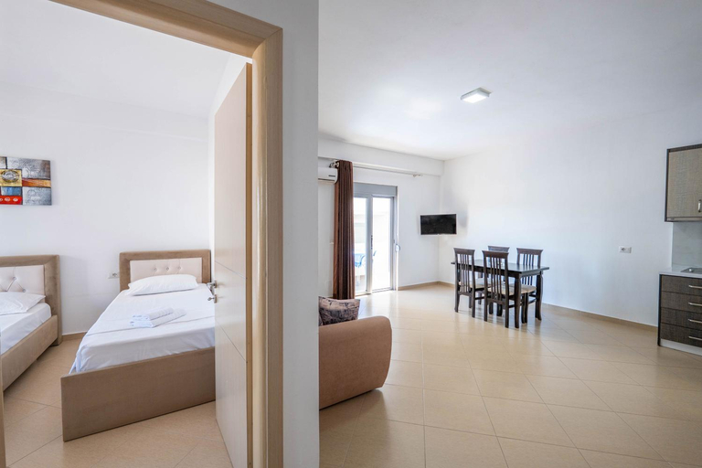 Bedroom 2, Soleluna Aparthotel, Sarandës