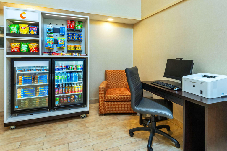 Food & Drinks 5, Comfort Inn Hwy 401 - Kingston, Frontenac