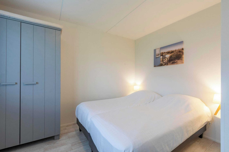 Bedroom 5, Beach Apartment 7 for 4 Guests in Callanstoog, Zijpe