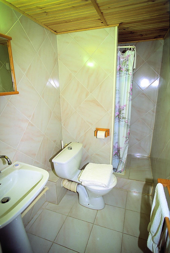 Bathroom 4, Hotel Lou Paouvadou, Var
