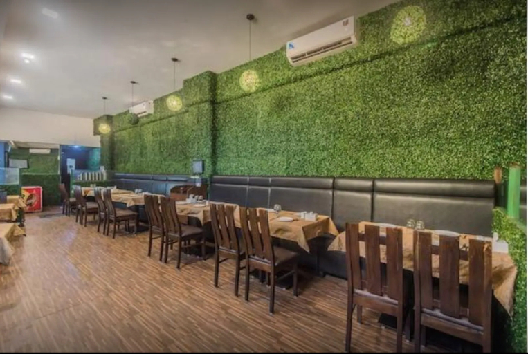 Food & Drinks 5, Hotel Solitaire, Thane