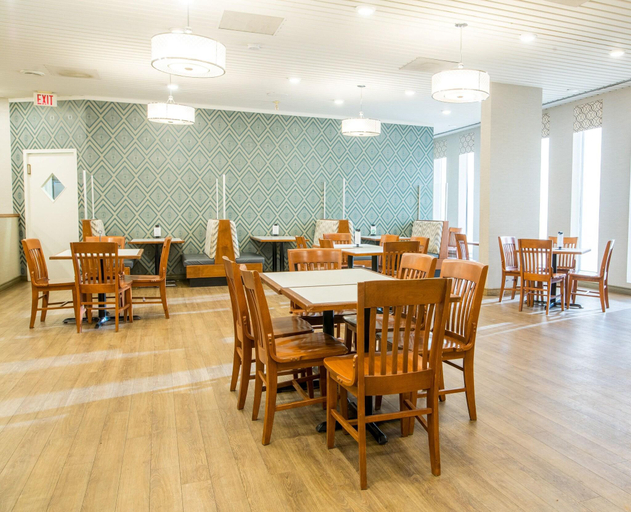 Food & Drinks, Quality Inn on the Hill Charlottetown, Queens